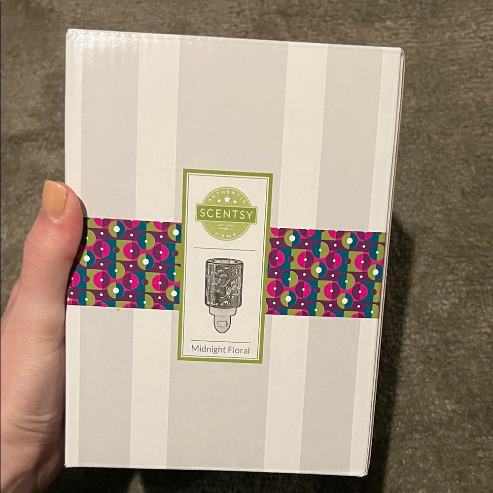 Scentsy Midnight Floral Plug-In Warmer